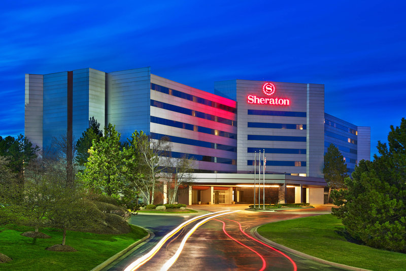 Nighttime view of the Sheraton Detroit Novi Hotel exterior